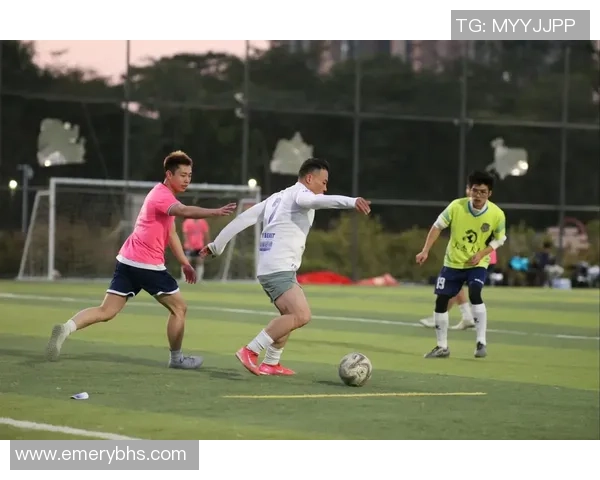 足球脚步运动的魅力与技巧探索助力青少年全面发展与健康成长